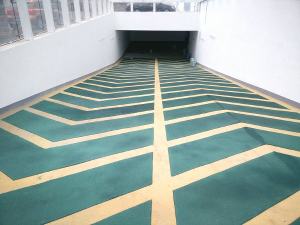 施工中環氧樹脂地坪涂裝存在的問題，新天地漆業幫你解答